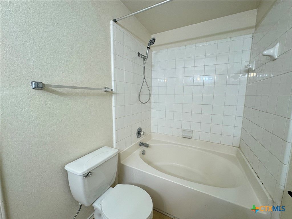 Image 14 of property listing at 3809 Edgefield Street, Killeen, TX 76549