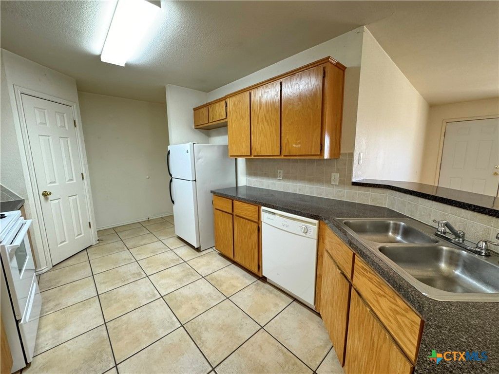 Image 3 of property listing at 3809 Edgefield Street, Killeen, TX 76549