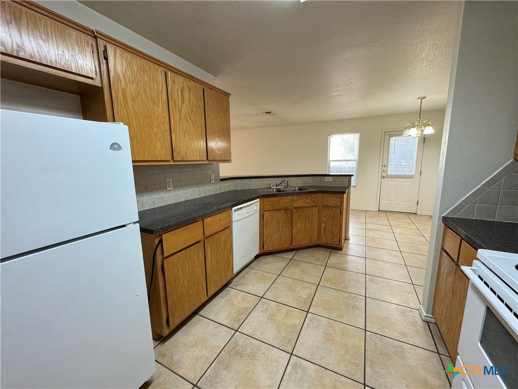 Image 9 of property listing at 3809 Edgefield Street, Killeen, TX 76549