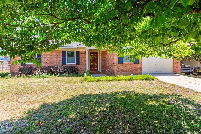 5714 Crenshaw Drive, Hope Mills, NC 28348