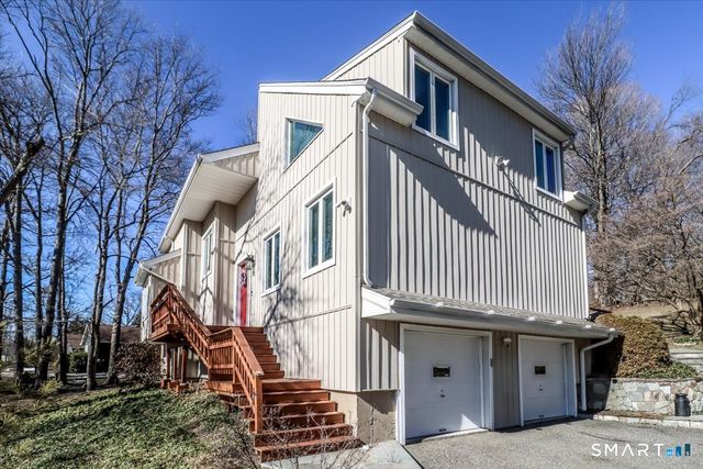 22 Flintlock Drive, Danbury, CT 06811