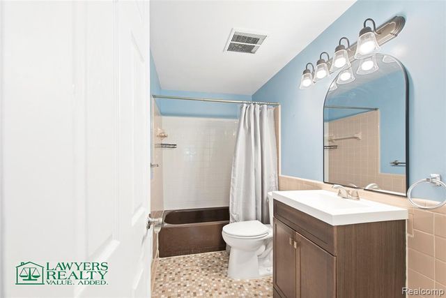 9180 Stone Road, Pearl Beach, MI 48001