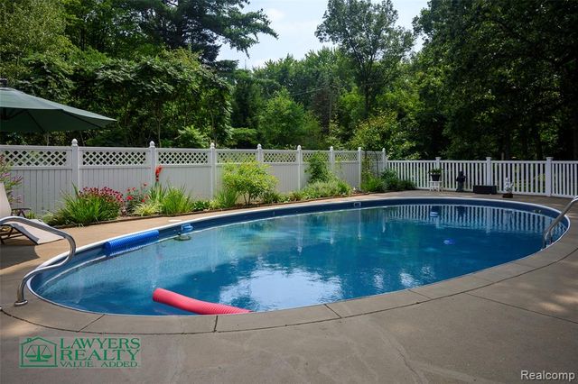 9180 Stone Road, Pearl Beach, MI 48001