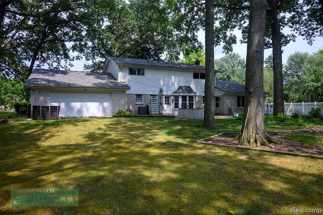 9180 Stone Road, Pearl Beach, MI 48001