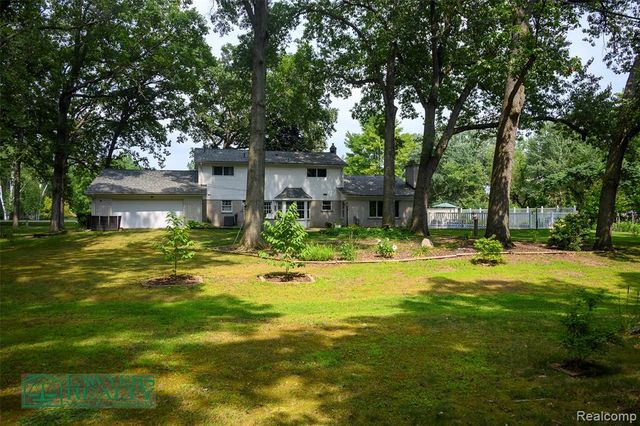 9180 Stone Road, Pearl Beach, MI 48001