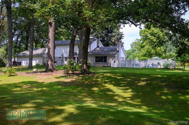 9180 Stone Road, Pearl Beach, MI 48001