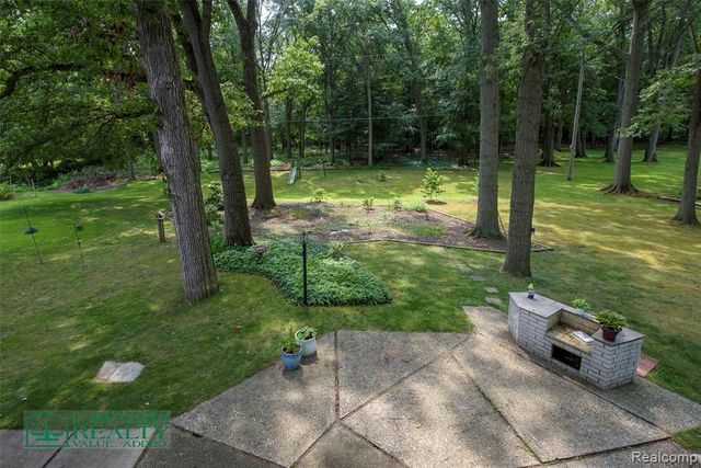 9180 Stone Road, Pearl Beach, MI 48001