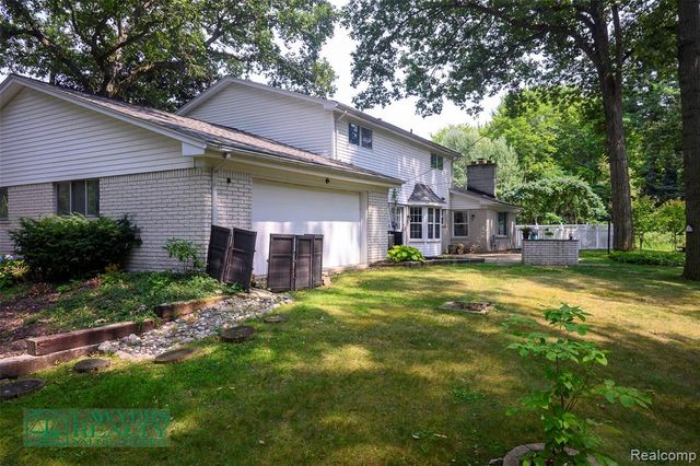 9180 Stone Road, Pearl Beach, MI 48001