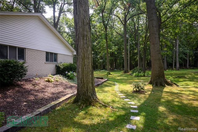 9180 Stone Road, Pearl Beach, MI 48001