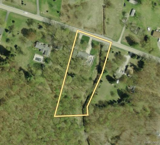 9180 Stone Road, Pearl Beach, MI 48001