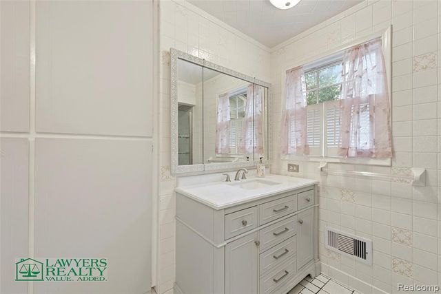 9180 Stone Road, Pearl Beach, MI 48001