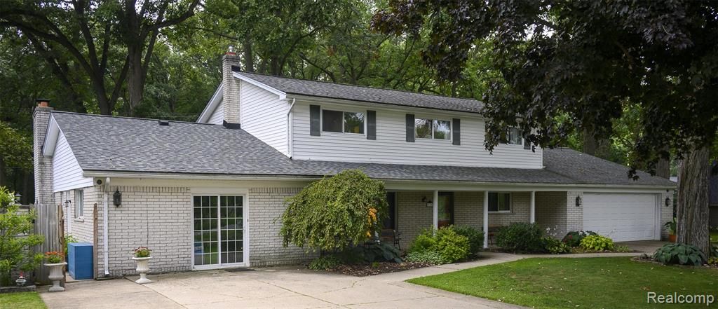 9180 Stone Road, Pearl Beach, MI 48001