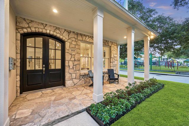 2929 Sunset Boulevard, West University Place, TX 77005