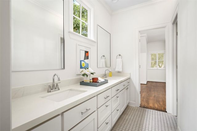 2929 Sunset Boulevard, West University Place, TX 77005