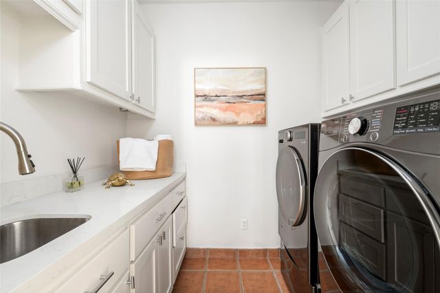 2929 Sunset Boulevard, West University Place, TX 77005