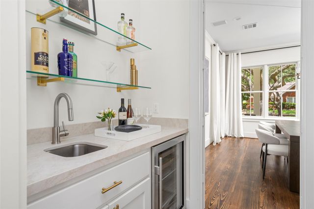 2929 Sunset Boulevard, West University Place, TX 77005