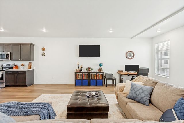 701 E GARDEN GROVE DR, Eagle Mountain, UT 84005