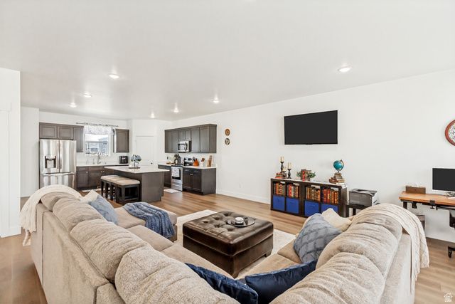 701 E GARDEN GROVE DR, Eagle Mountain, UT 84005