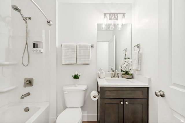 701 E GARDEN GROVE DR, Eagle Mountain, UT 84005
