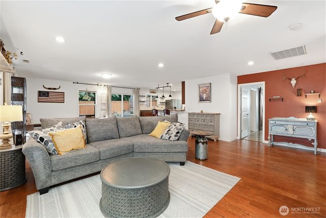 9905 194th Avenue E, Bonney Lake, WA 98391