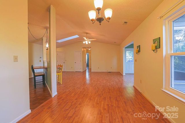869 Sandburg Terrace, Hendersonville, NC 28791