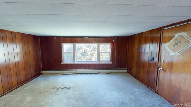 661 Warren Avenue, Thornwood, NY 10594