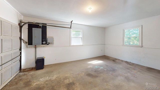 661 Warren Avenue, Thornwood, NY 10594