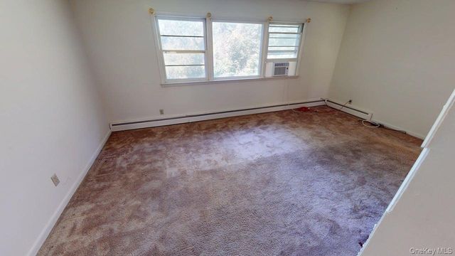 661 Warren Avenue, Thornwood, NY 10594