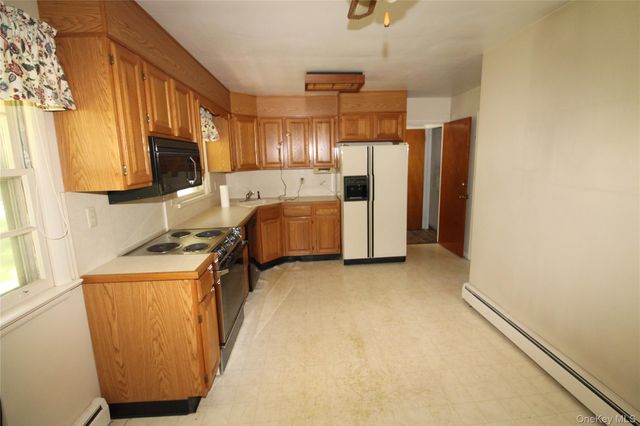661 Warren Avenue, Thornwood, NY 10594