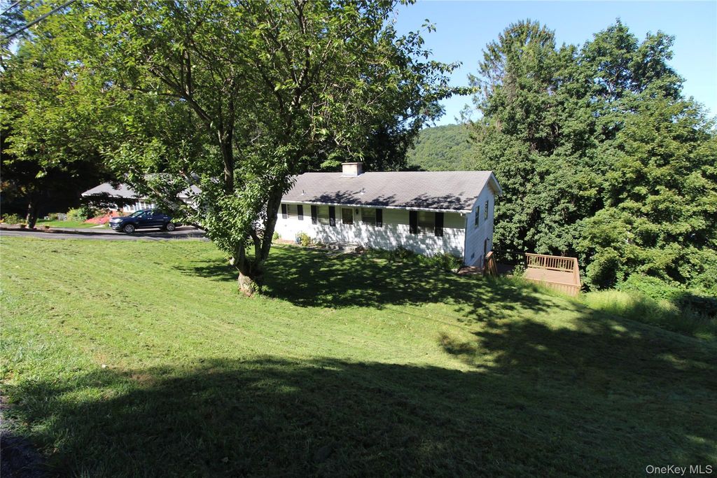 661 Warren Avenue, Thornwood, NY 10594 — photo 3