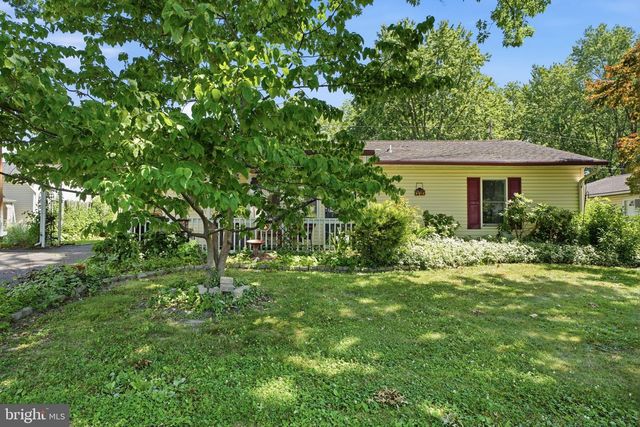 70 TALL PINE LN, Levittown, PA 19054