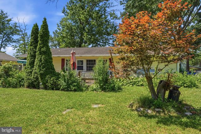70 TALL PINE LN, Levittown, PA 19054