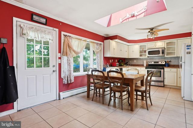 70 TALL PINE LN, Levittown, PA 19054