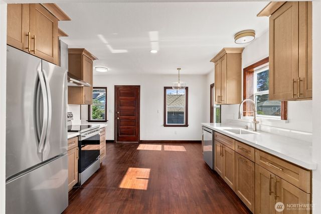 125 S 64th Street, Tacoma, WA 98408