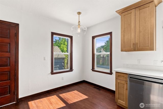 125 S 64th Street, Tacoma, WA 98408