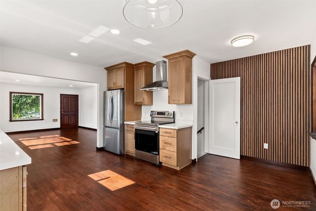125 S 64th Street, Tacoma, WA 98408