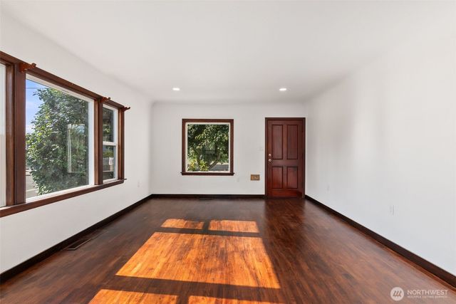 125 S 64th Street, Tacoma, WA 98408