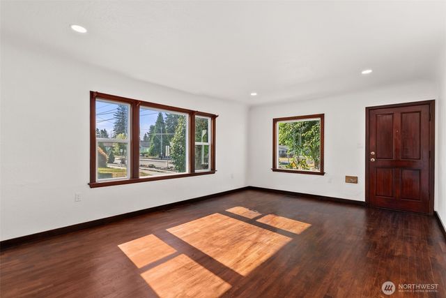 125 S 64th Street, Tacoma, WA 98408