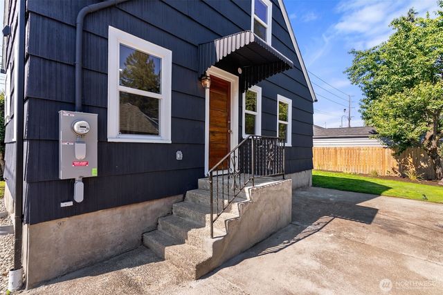 125 S 64th Street, Tacoma, WA 98408