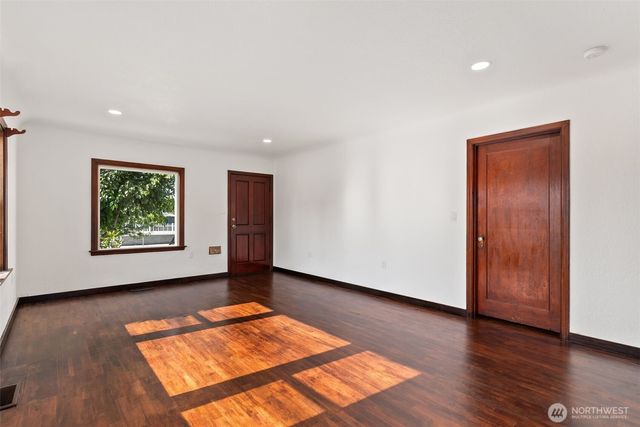 125 S 64th Street, Tacoma, WA 98408