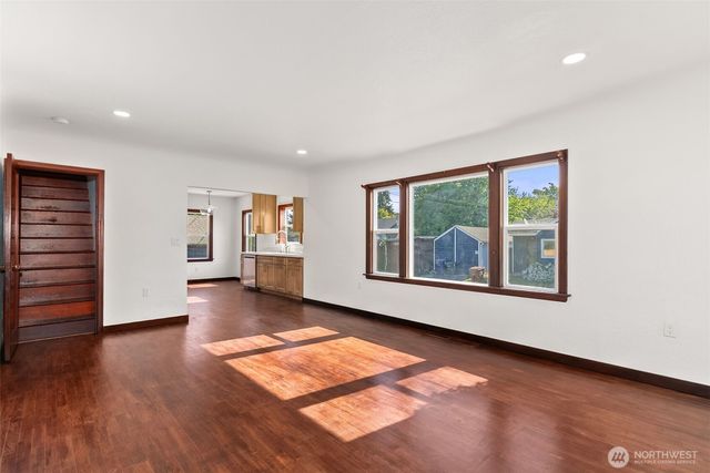 125 S 64th Street, Tacoma, WA 98408