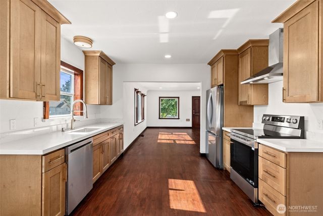 125 S 64th Street, Tacoma, WA 98408