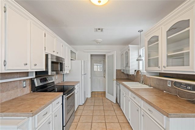 3101 Sylvan Crest Dr, Corpus Christi, TX 78415