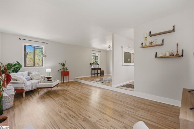1201 Winding Way, Taylors, SC 29687