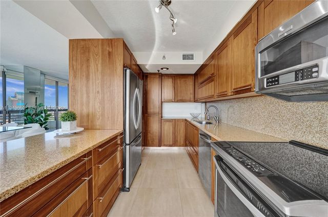 3500 Mystic Pointe Drive 3601, Aventura, FL 33180