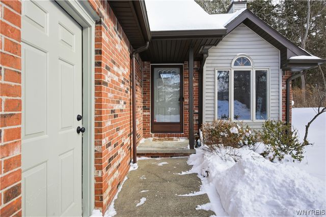 24 In The Woods Lane, West Seneca, NY 14224