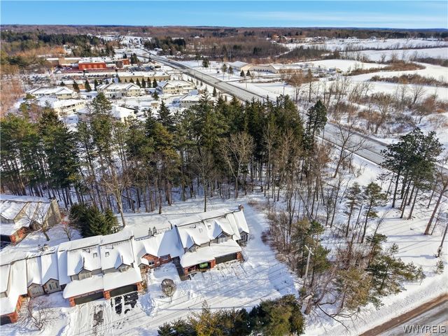 24 In The Woods Lane, West Seneca, NY 14224