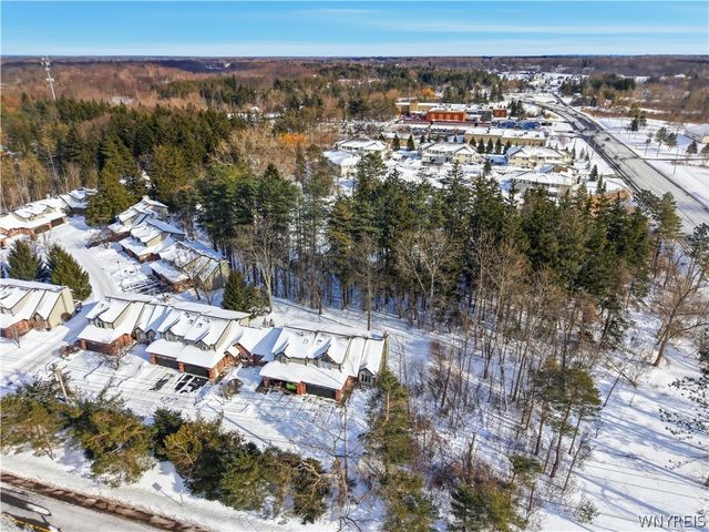 24 In The Woods Lane, West Seneca, NY 14224