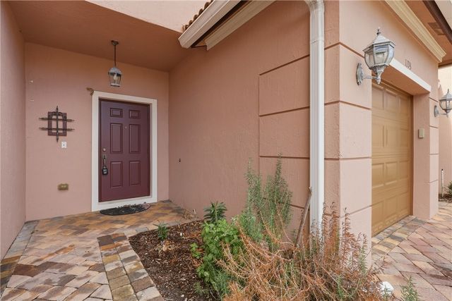 1189 Normandie Way, Vero Beach, FL 32960