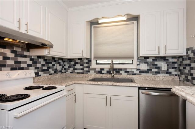 506 Brookside Court, Kernersville, NC 27284